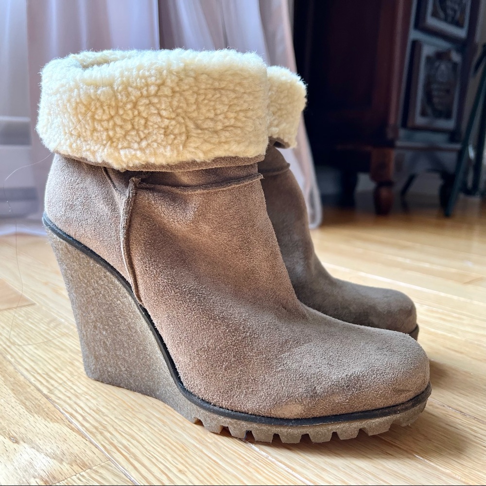 NWOT Camel Suede Booties